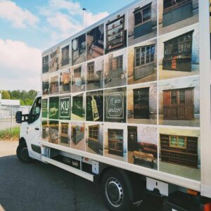 Service en bezorging van unieke meubels, teakhouten buffetkasten door FF Iets Anders in Nederland, Belgie en Luxemburg. Zorgvuldig transport van teakhouten kasten op maat.