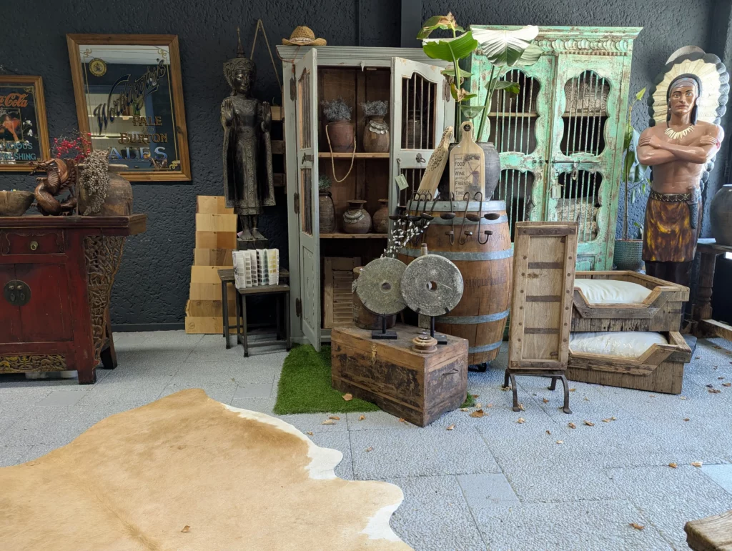 Bohemian Ibizastyle kasten uit India met houtsnijwerk - woonwinkel ff iets anders Goirle